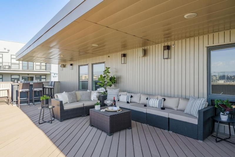 Ultra Luxury Loft I Fireplace I Rooftop I RiNo - image 13