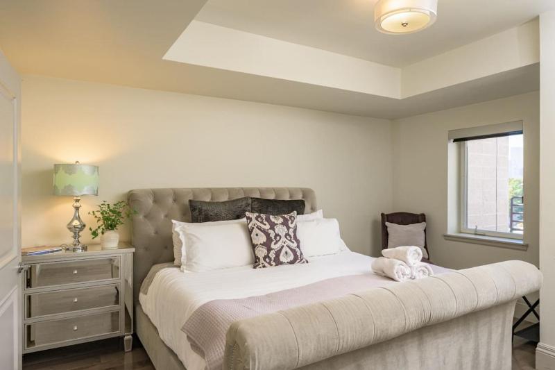 Ultra Luxury Loft I Fireplace I Rooftop I RiNo - image 18