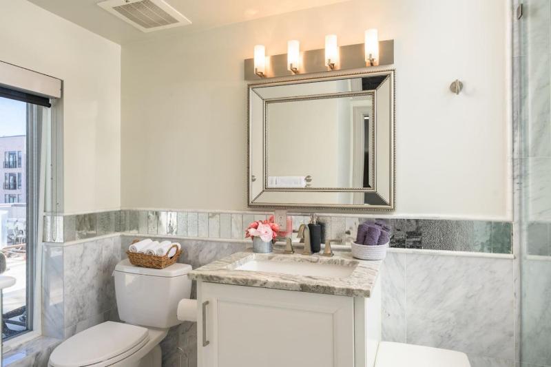 Ultra Luxury Loft I Fireplace I Rooftop I RiNo - image 10
