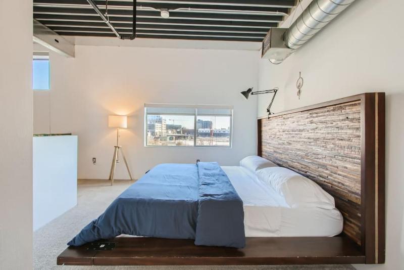 New Hip Loft near RiNo Taxi District w Pool - image 10