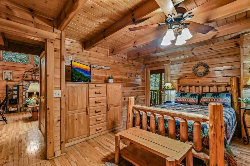 Mountain Joy cabin - image 23
