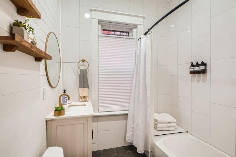 Remodeled 3bd I Baker I Broadway I Sante Fe I CBD - image 12