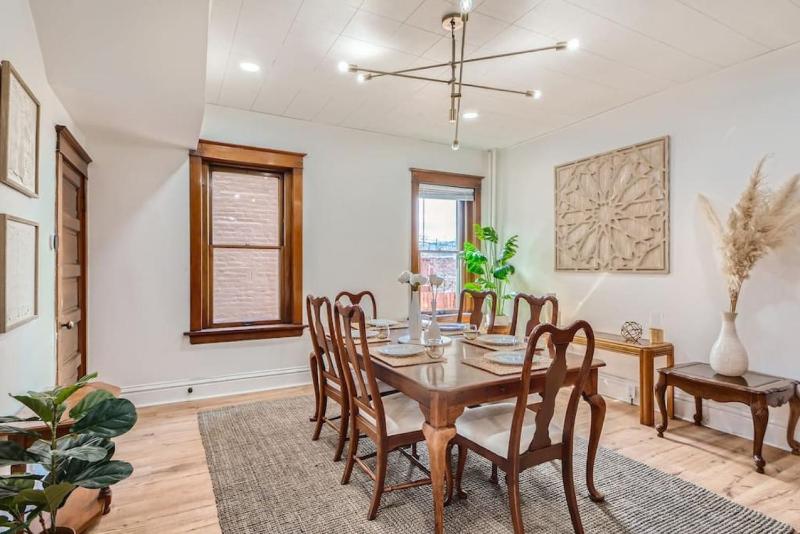 Remodeled 3bd I Baker I Broadway I Sante Fe I CBD - image 3