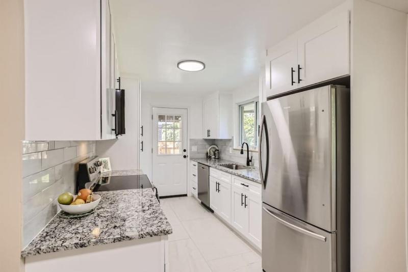 Pet Friendly I 3bd I Red Rocks I Belmar I Denver - image 11