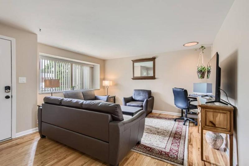 Pet Friendly I 3bd I Red Rocks I Belmar I Denver - image 3