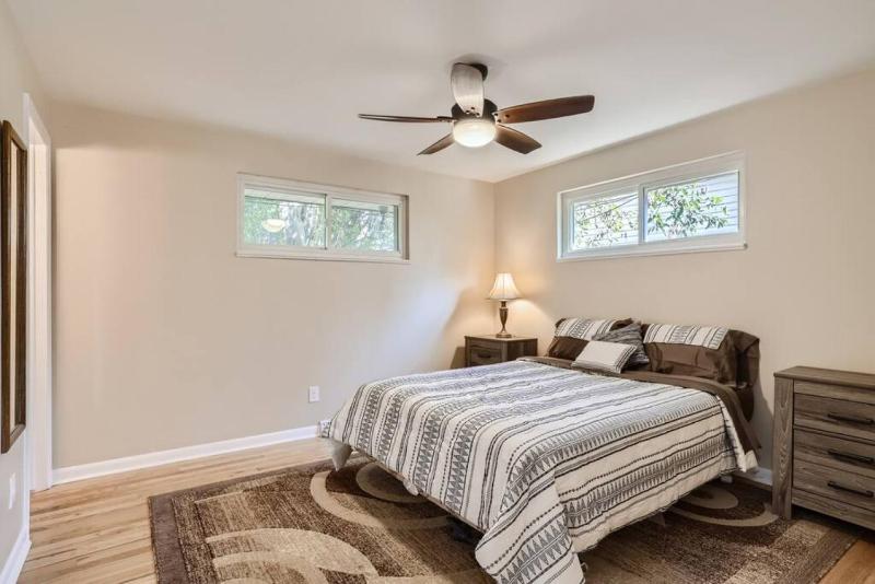 Pet Friendly I 3bd I Red Rocks I Belmar I Denver - image 36