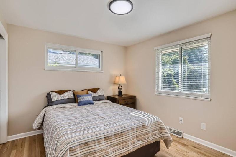 Pet Friendly I 3bd I Red Rocks I Belmar I Denver - image 19