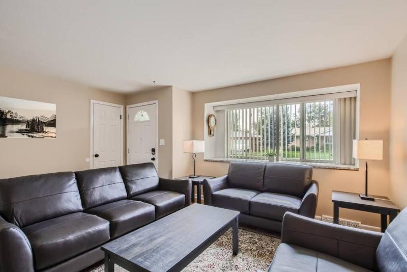 Pet Friendly I 3bd I Red Rocks I Belmar I Denver - image 16
