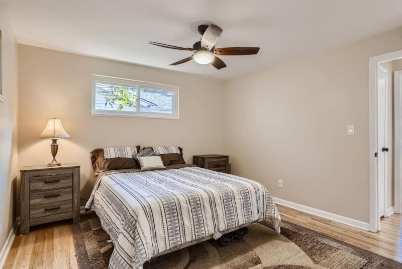 Pet Friendly I 3bd I Red Rocks I Belmar I Denver - image 12