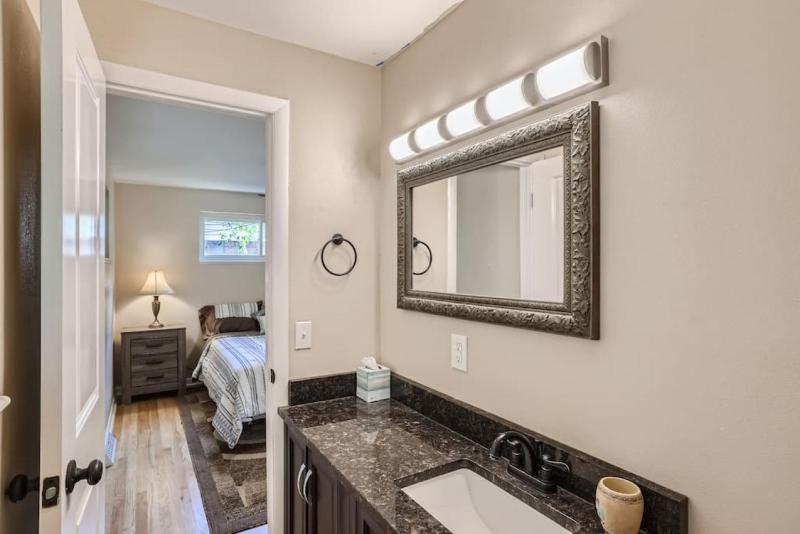 Pet Friendly I 3bd I Red Rocks I Belmar I Denver - image 30
