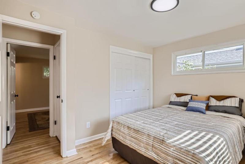 Pet Friendly I 3bd I Red Rocks I Belmar I Denver - image 5