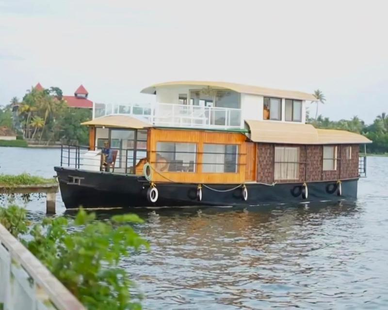 Navora Houseboats - image 3