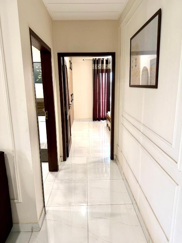 Modern & Luxury 2 Bedroom Apartment with Power Backup - image 16