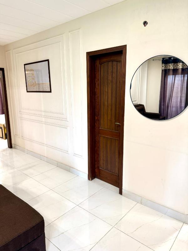 Modern & Luxury 2 Bedroom Apartment with Power Backup - image 8