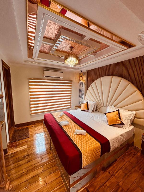 Navora Houseboats - image 21