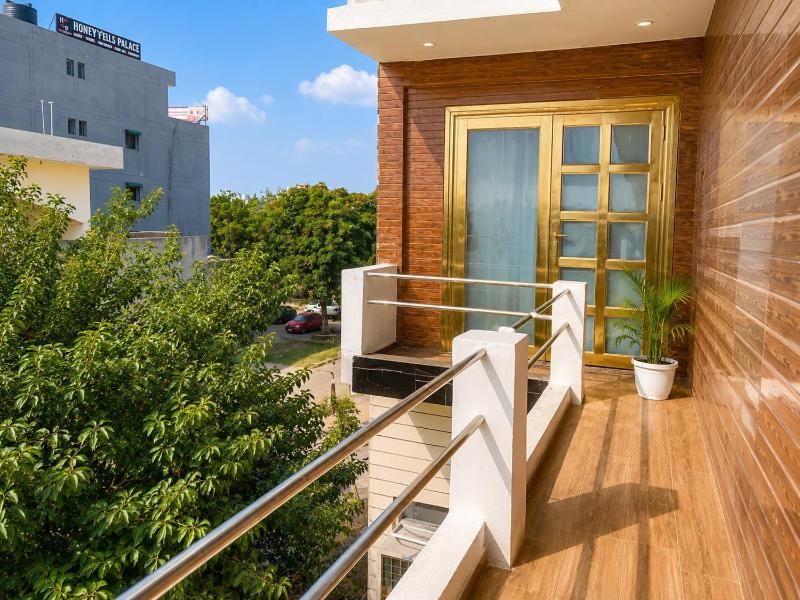 Govind Residency Near India Expo Mart Greater Noida - image 13
