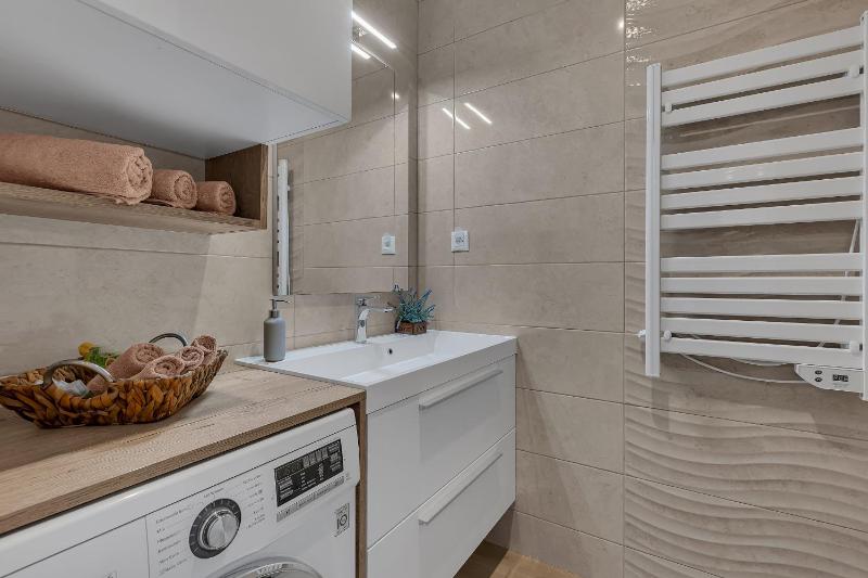 Luxury Apartment Iris - image 24