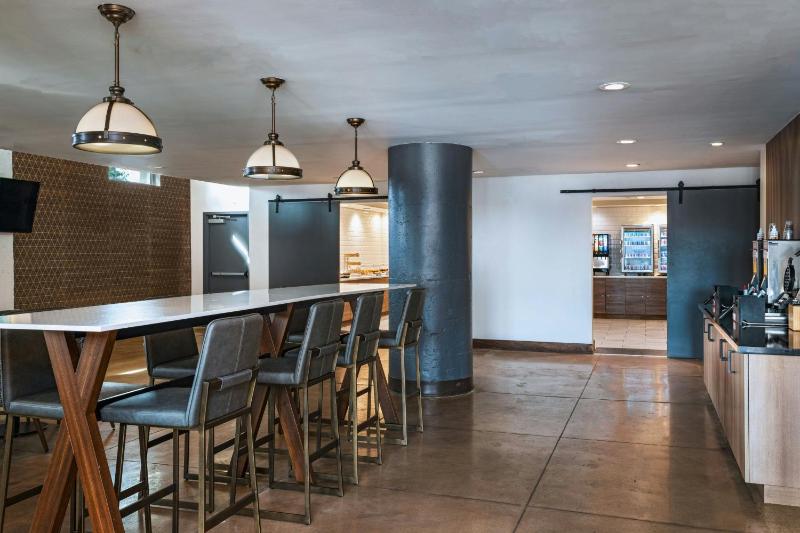 Fairfield Inn & Suites by Marriott Dallas Downtown - image 20