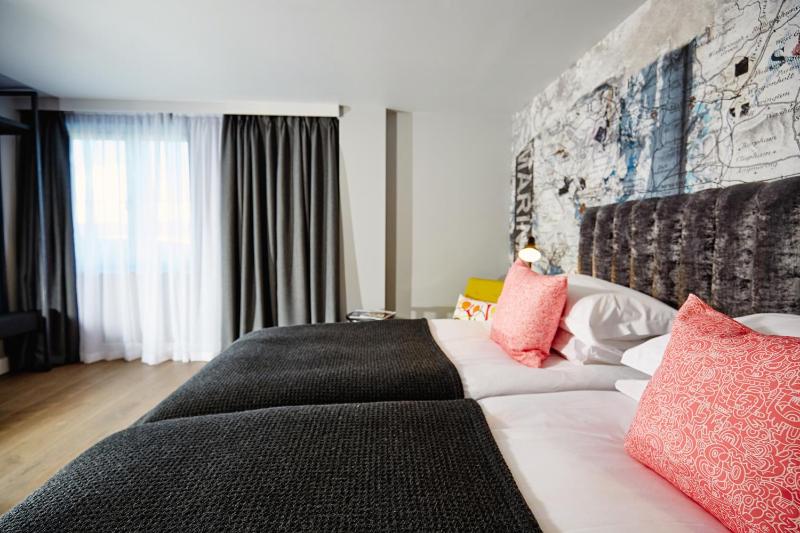 Standard Twin Room image 3