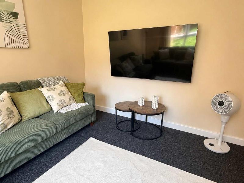 Spacious 5-Bedroom in central Birmingham Garden & Parking - image 26