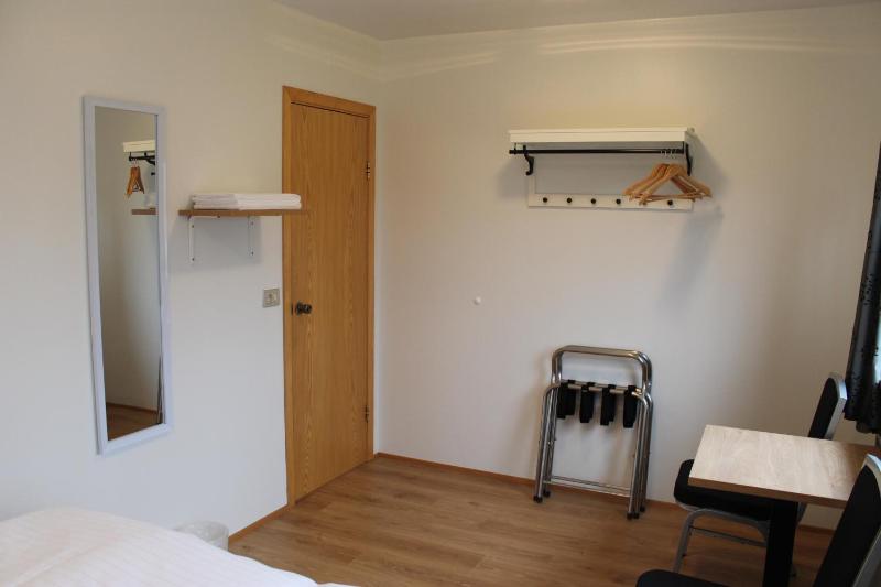 Twin Room with Shared Bathroom image 4