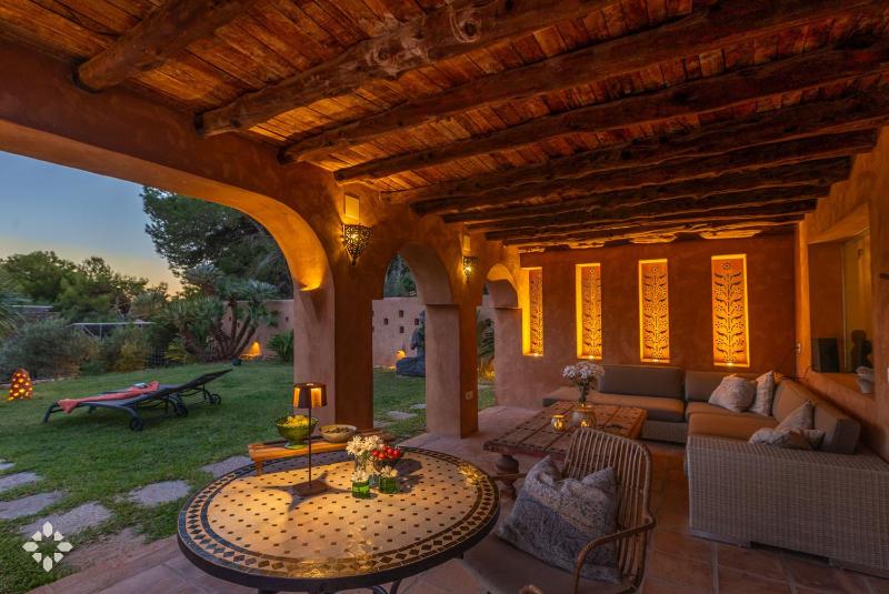 Villa Alhambra Del Portet by Abahana Luxe - image 17