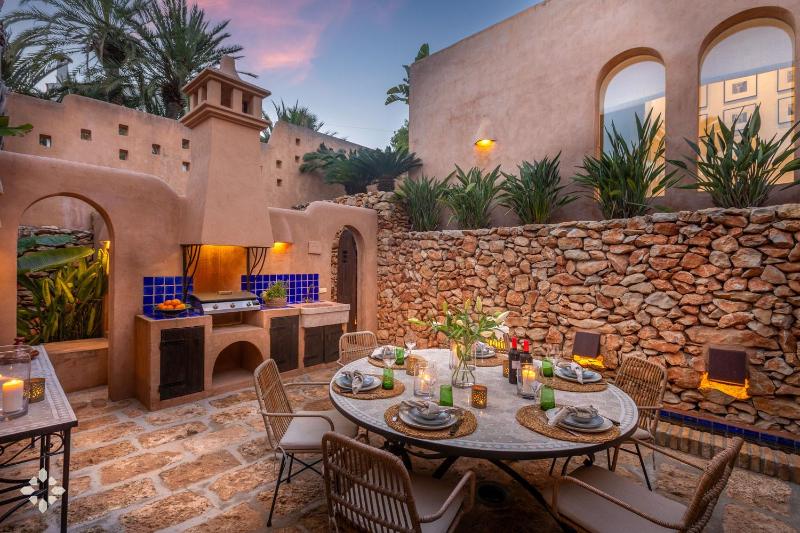Villa Alhambra Del Portet by Abahana Luxe - image 37
