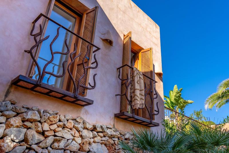 Villa Alhambra Del Portet by Abahana Luxe - image 15