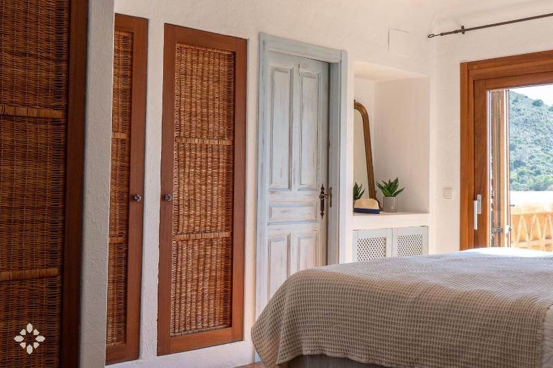 Villa Alhambra Del Portet by Abahana Luxe - image 16