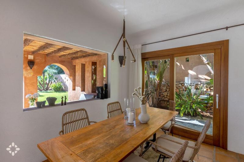 Villa Alhambra Del Portet by Abahana Luxe - image 28