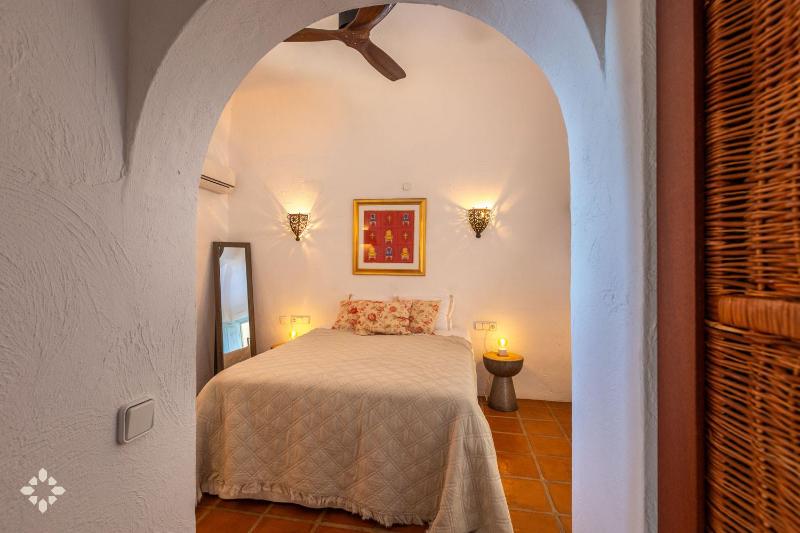 Villa Alhambra Del Portet by Abahana Luxe - image 13