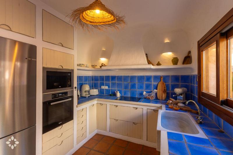 Villa Alhambra Del Portet by Abahana Luxe - image 35