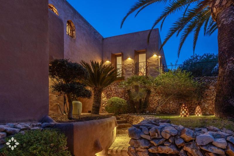 Villa Alhambra Del Portet by Abahana Luxe - image 29
