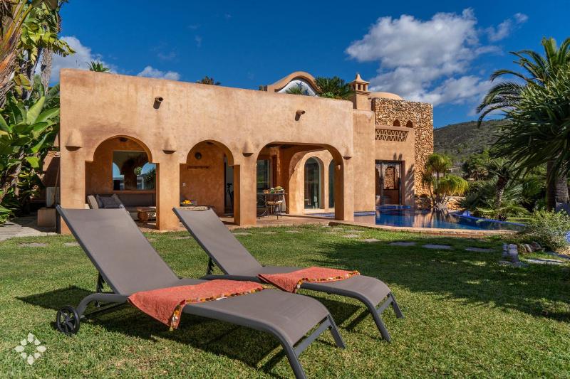 Villa Alhambra Del Portet by Abahana Luxe - image 5