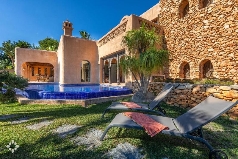 Villa Alhambra Del Portet by Abahana Luxe - image 11