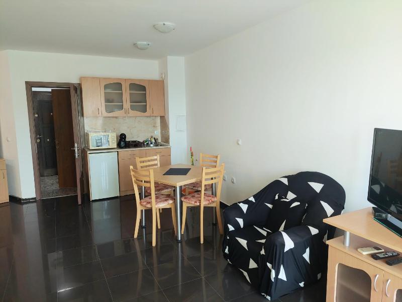 Meni Apartments and Guest Rooms - image 12