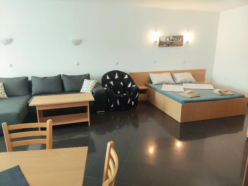 Meni Apartments and Guest Rooms - image 44