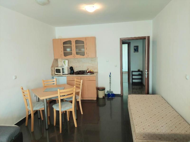 Meni Apartments and Guest Rooms - image 16