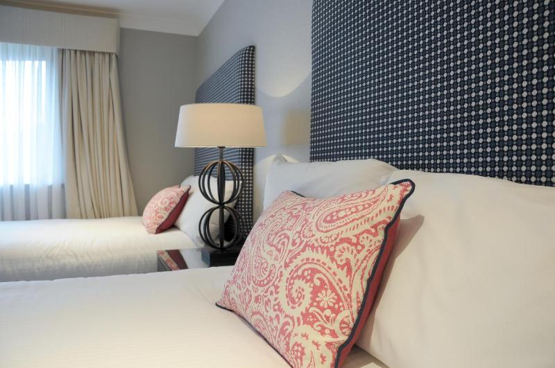 Twin Room image 3