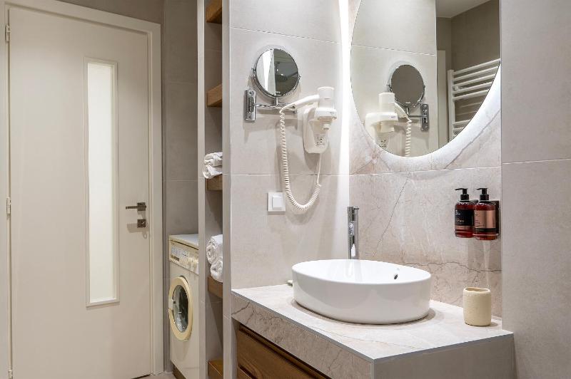 Aelia City Suites - image 7