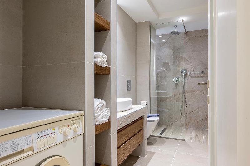 Aelia City Suites - image 11