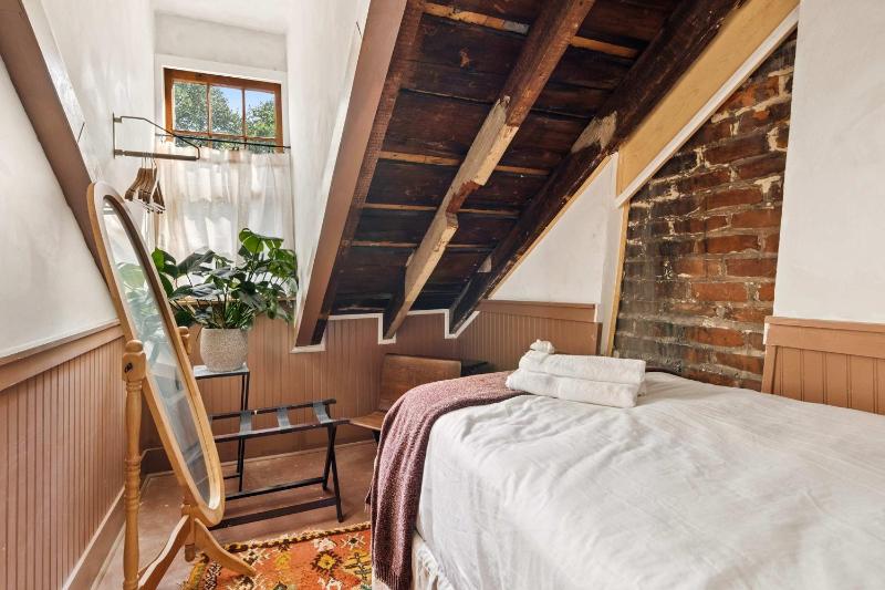 Historic 1840s Cottage Villa 2 min Steps from French Quarter 9br 7ba - image 15