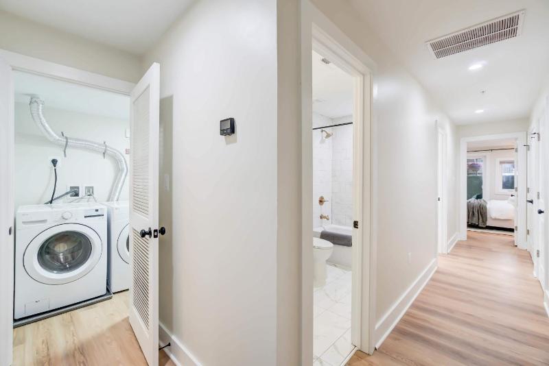 Luxury DC-Themed 6BR - Parking - 2 Blocks to Metro - image 14