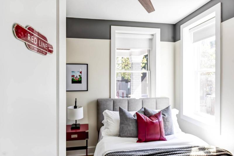 Luxury 12-BR DC Mansion- Rooftop Patio -Sleeps 28 - image 16