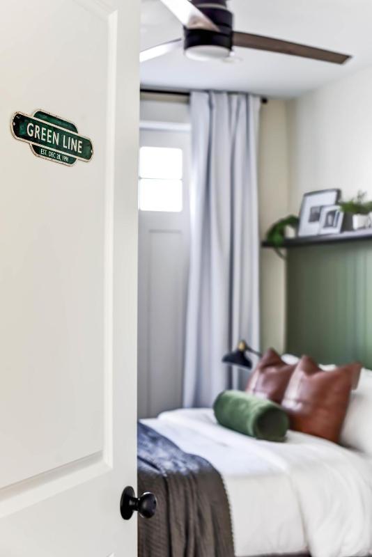Luxury 12-BR DC Mansion- Rooftop Patio -Sleeps 28 - image 13