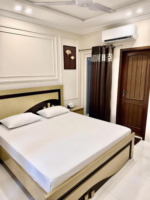 Modern & Luxury 2 Bedroom Apartment with Power Backup - image 6