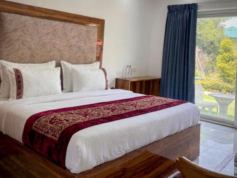 Himalayan View Retreat Kasauli Operated By Evening Sky Hotels - image 17