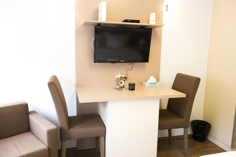 Studio Apartment image 4