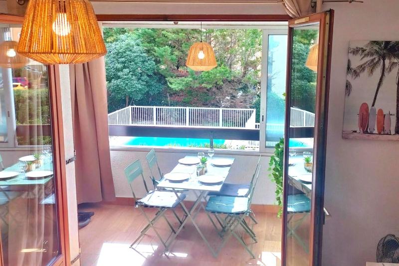 Flat with terrace in Sanary-sur-Mer - image 16
