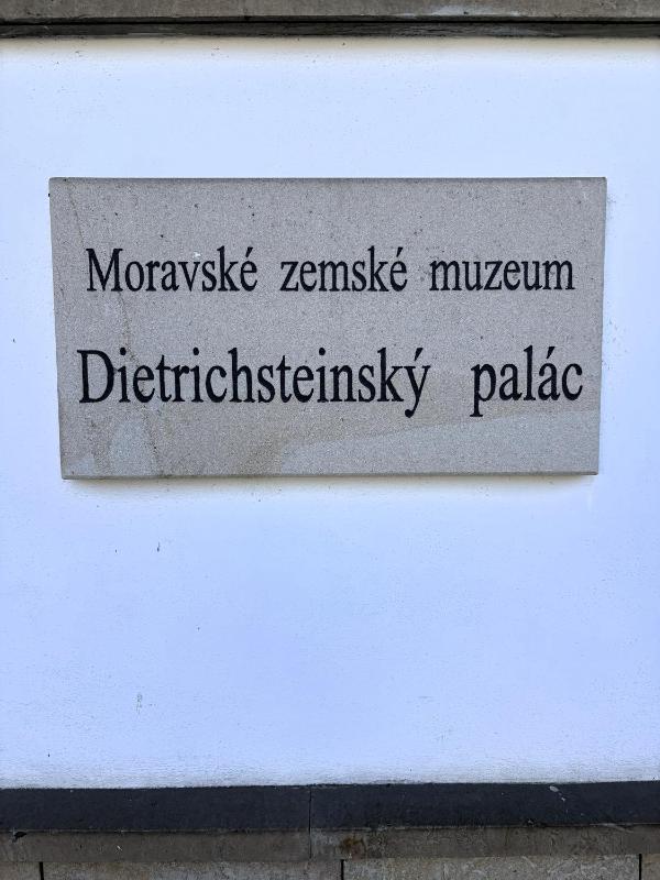 V centru mesta s vyhledem na Petra a parkovani - image 11